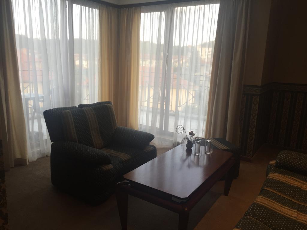 Chateau Montagne Hotel Troyan โตรยัน ภายนอก รูปภาพ