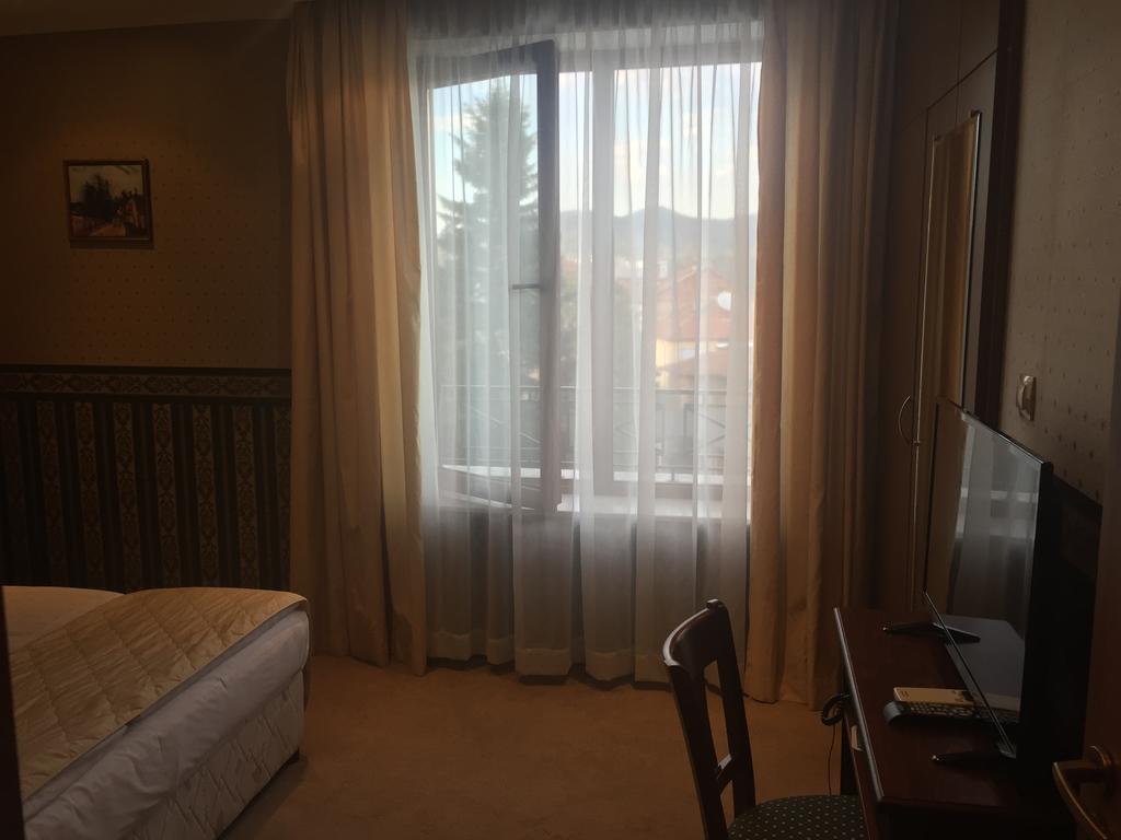 Chateau Montagne Hotel Troyan โตรยัน ภายนอก รูปภาพ
