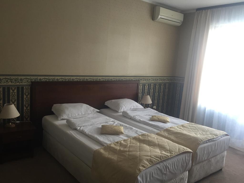 Chateau Montagne Hotel Troyan โตรยัน ภายนอก รูปภาพ