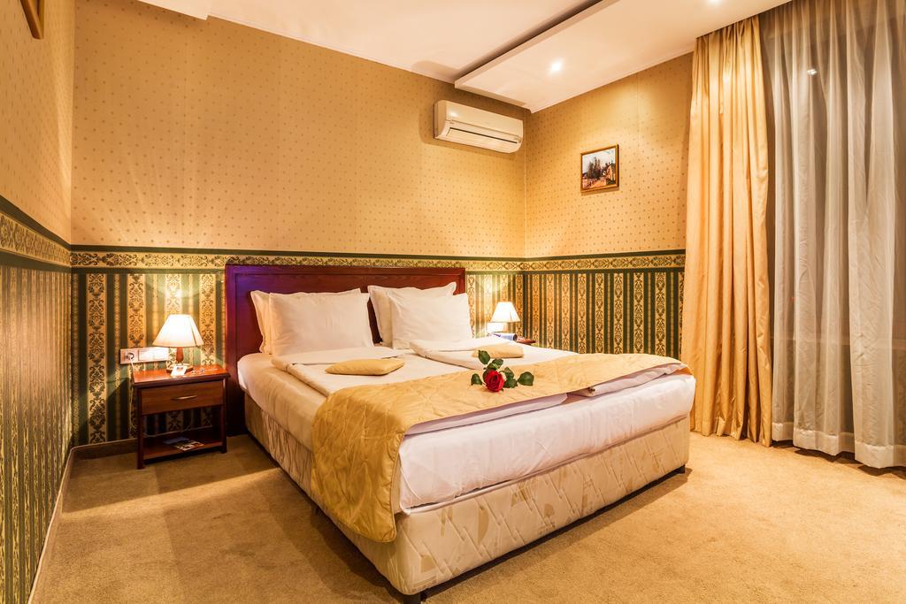 Chateau Montagne Hotel Troyan โตรยัน ภายนอก รูปภาพ
