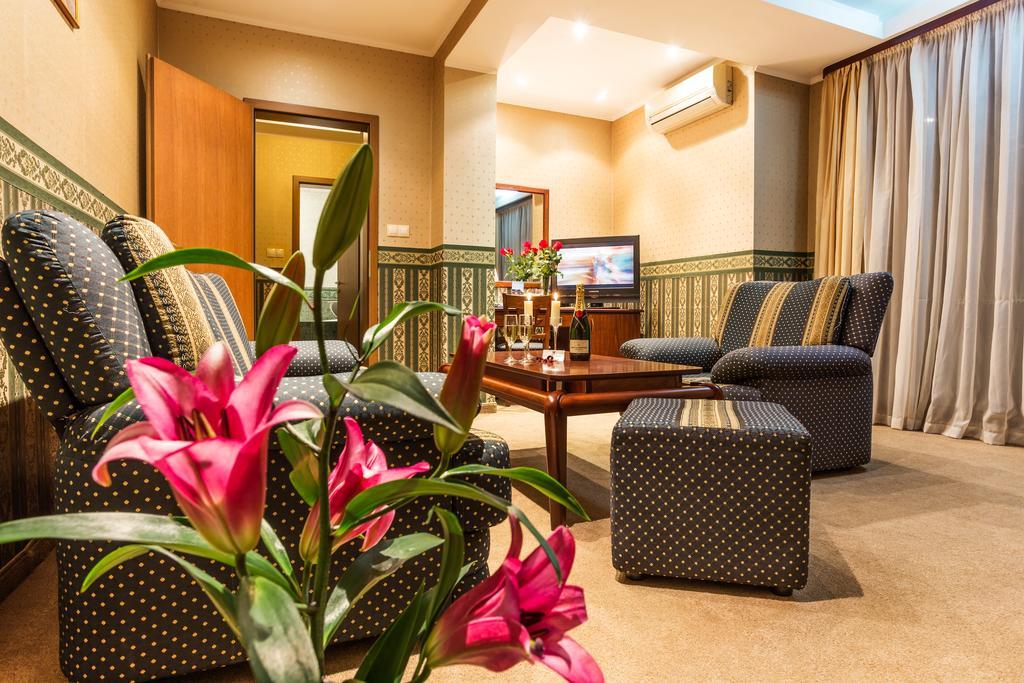 Chateau Montagne Hotel Troyan โตรยัน ภายนอก รูปภาพ