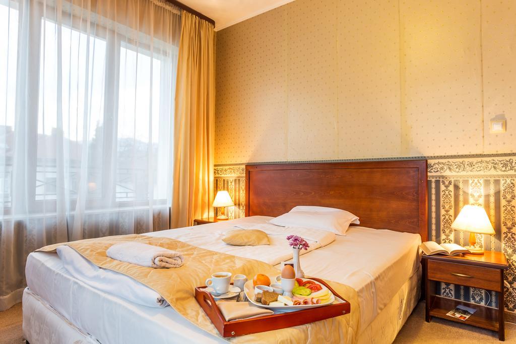 Chateau Montagne Hotel Troyan โตรยัน ภายนอก รูปภาพ
